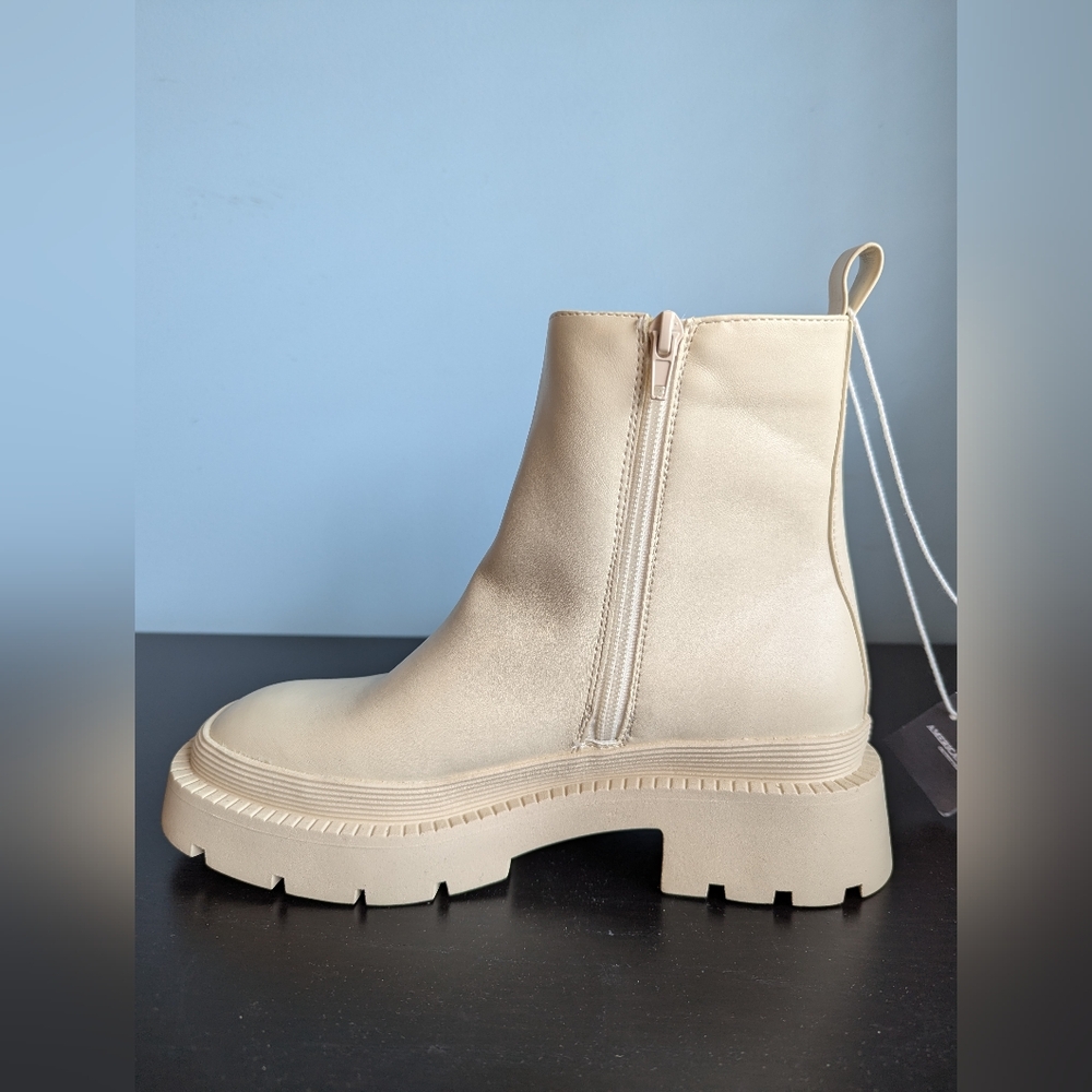 American Eagle Cream Chelsea Boots - Picture 10 of 16